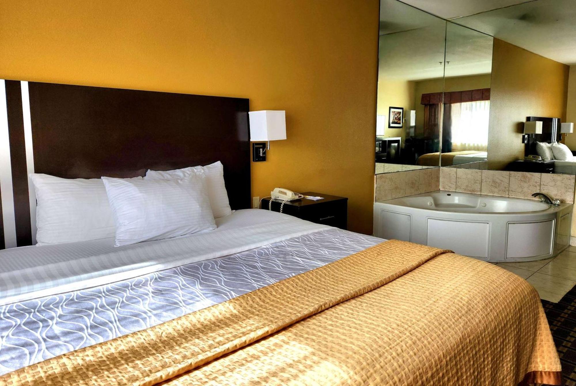 Days Inn & Suites By Wyndham Sam Houston Tollway Jersey Village Екстер'єр фото