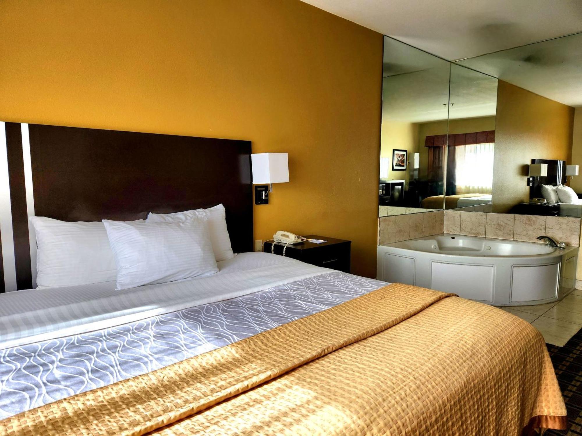 Days Inn & Suites By Wyndham Sam Houston Tollway Jersey Village Екстер'єр фото