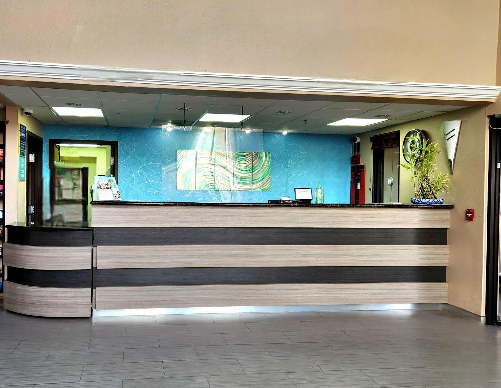 Days Inn & Suites By Wyndham Sam Houston Tollway Jersey Village Екстер'єр фото