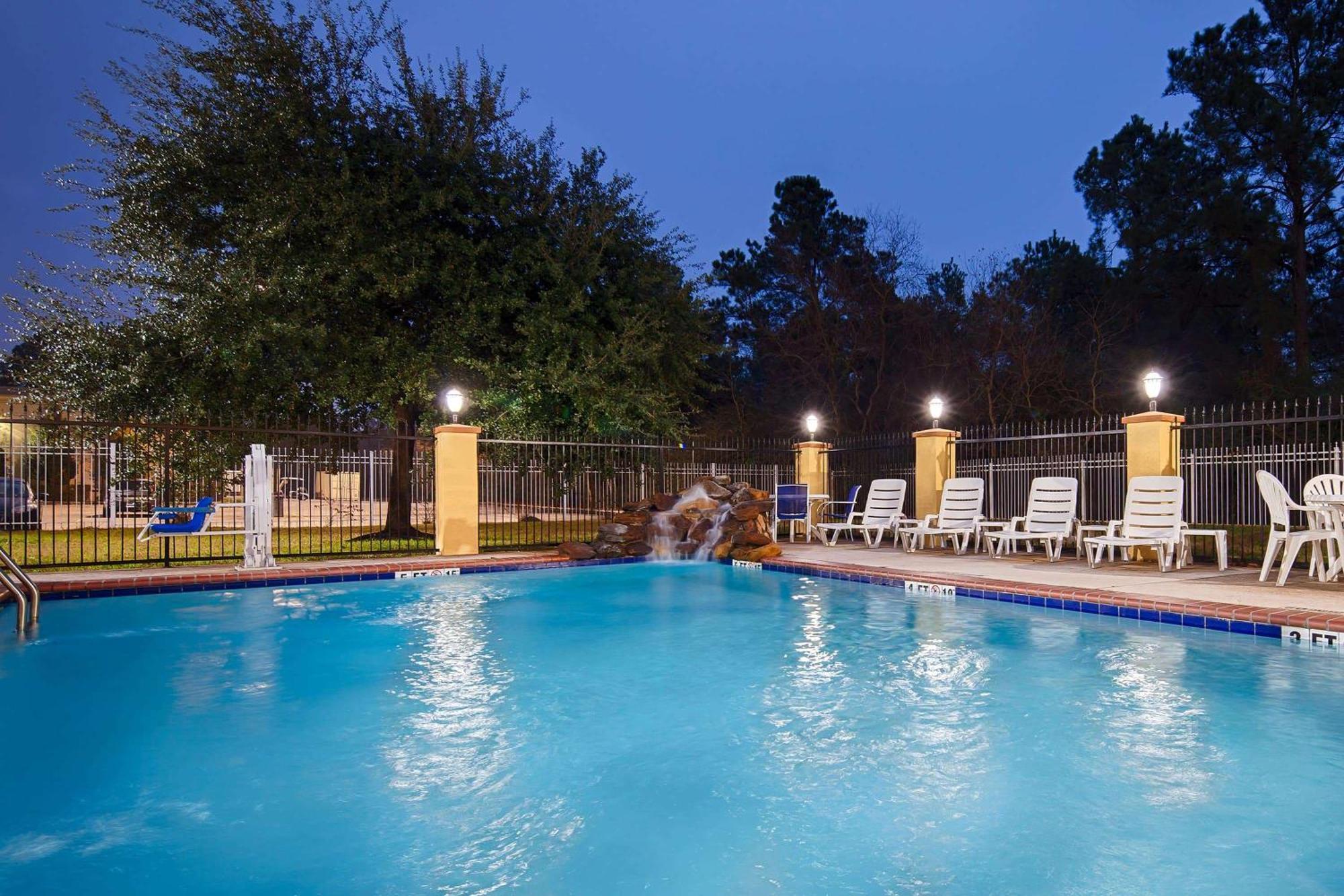 Days Inn & Suites By Wyndham Sam Houston Tollway Jersey Village Екстер'єр фото