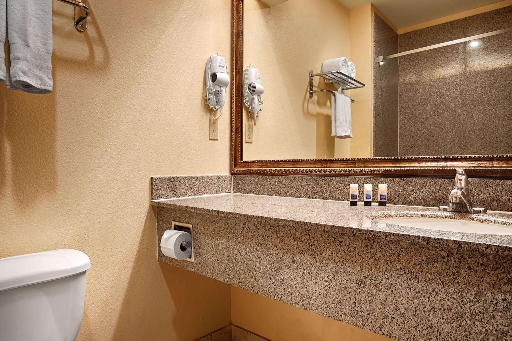 Days Inn & Suites By Wyndham Sam Houston Tollway Jersey Village Екстер'єр фото