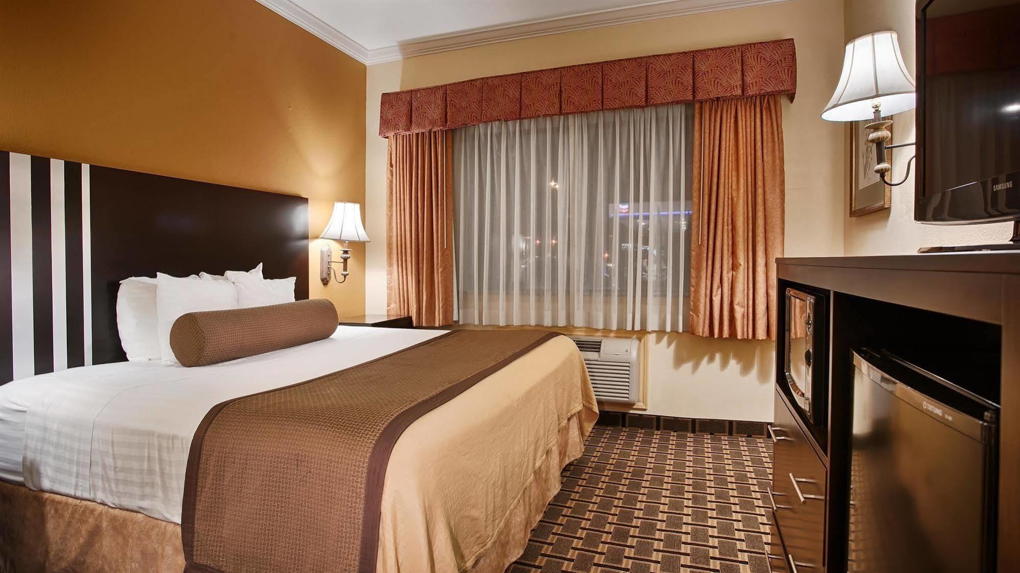 Days Inn & Suites By Wyndham Sam Houston Tollway Jersey Village Екстер'єр фото